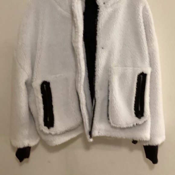 Montalvo Coat - Picture 5 of 14